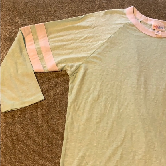 NWT LuLaRoe Quarter Sleeve Tee - Picture 2 of 5